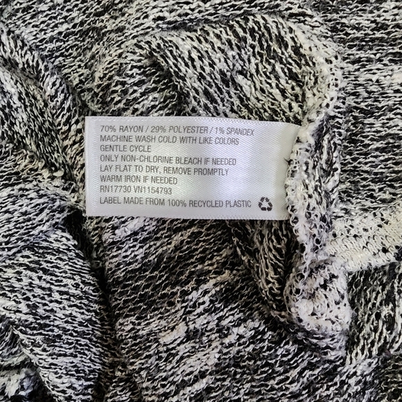 3/$15 Knox Rose Tunic Raw Edges Lightweight Shark Bite Sweater - Small - Picture 6 of 7